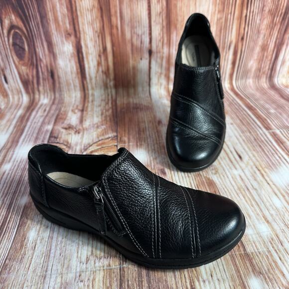 Clarks Shoes - Clarks CHEYN CLAY Womens Size 6 Black Leather Side Zip Up Loafers Flats Shoes